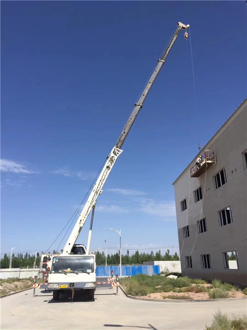 柳北区“轻装强干”—— 吊车的 “轻量化臂架” 技术